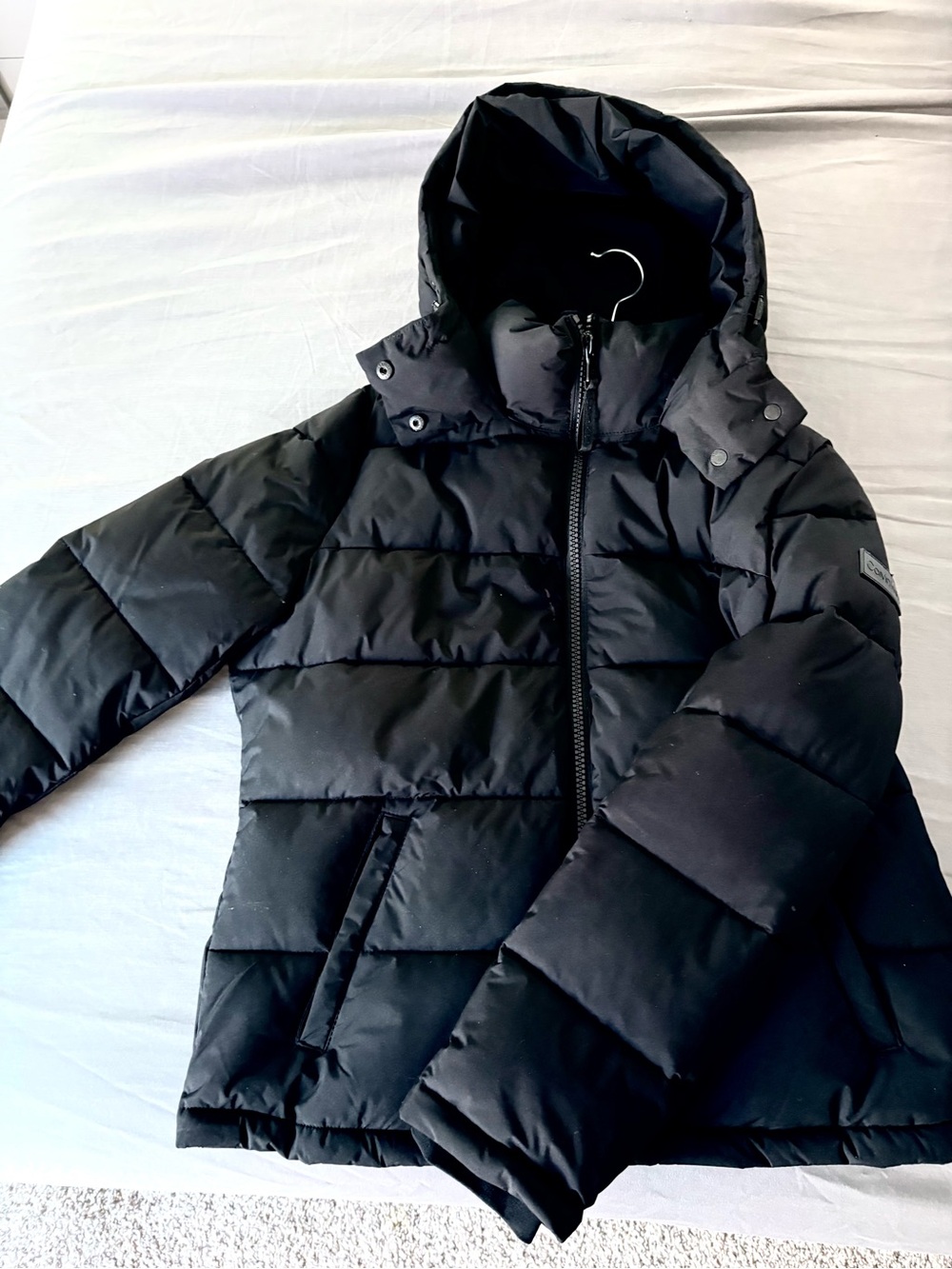 Woman Black Puffer Jacket with Hood